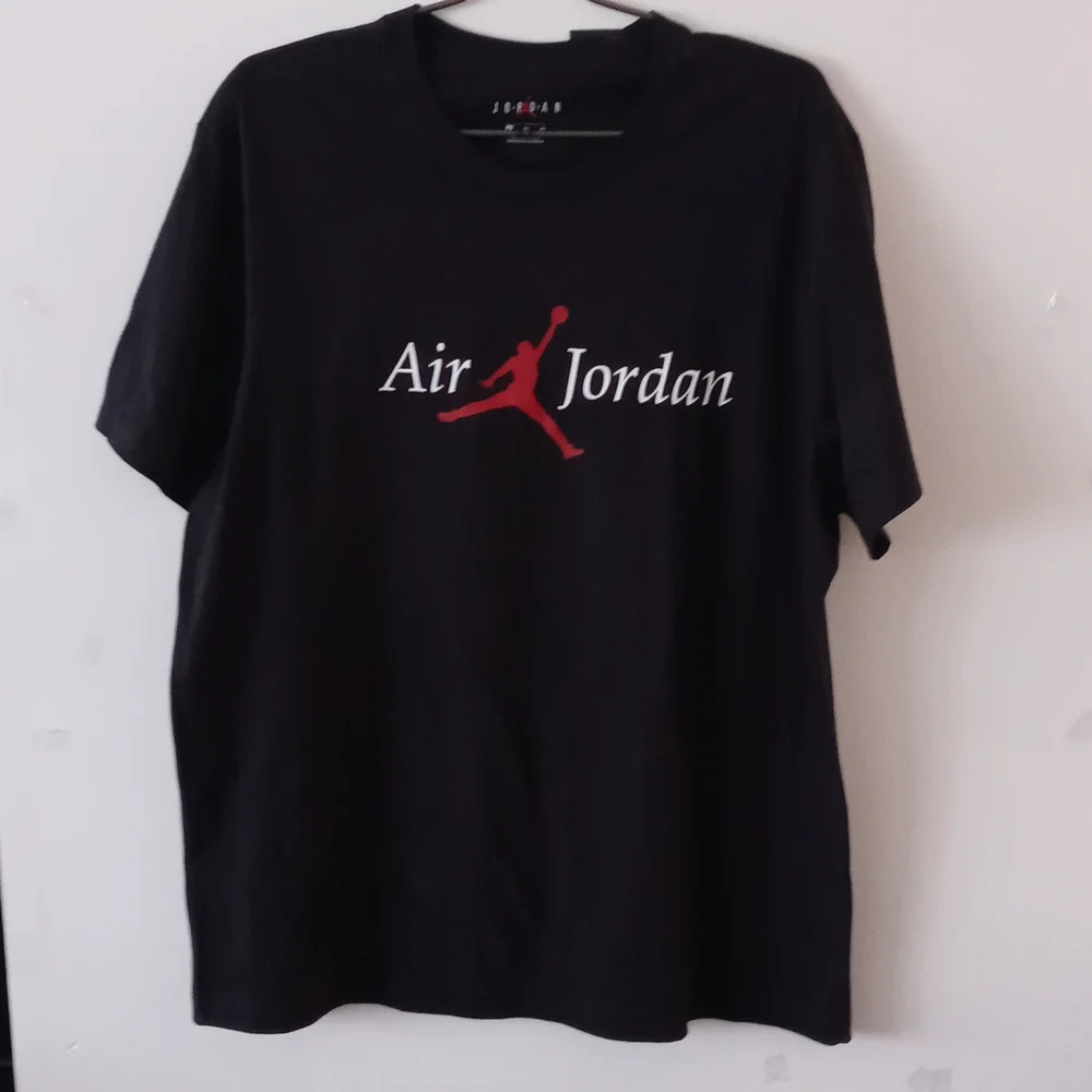 BRAND NEW AIR JORDAN ACTIVE TEE